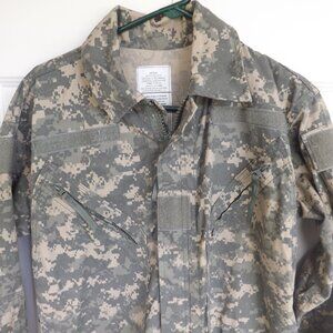 Military Issue Camo Mechanic Coveralls ucp Type III Medium acu Digital